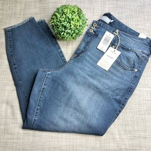 NWT Torrid high rise medium wash jeggings, raw hem